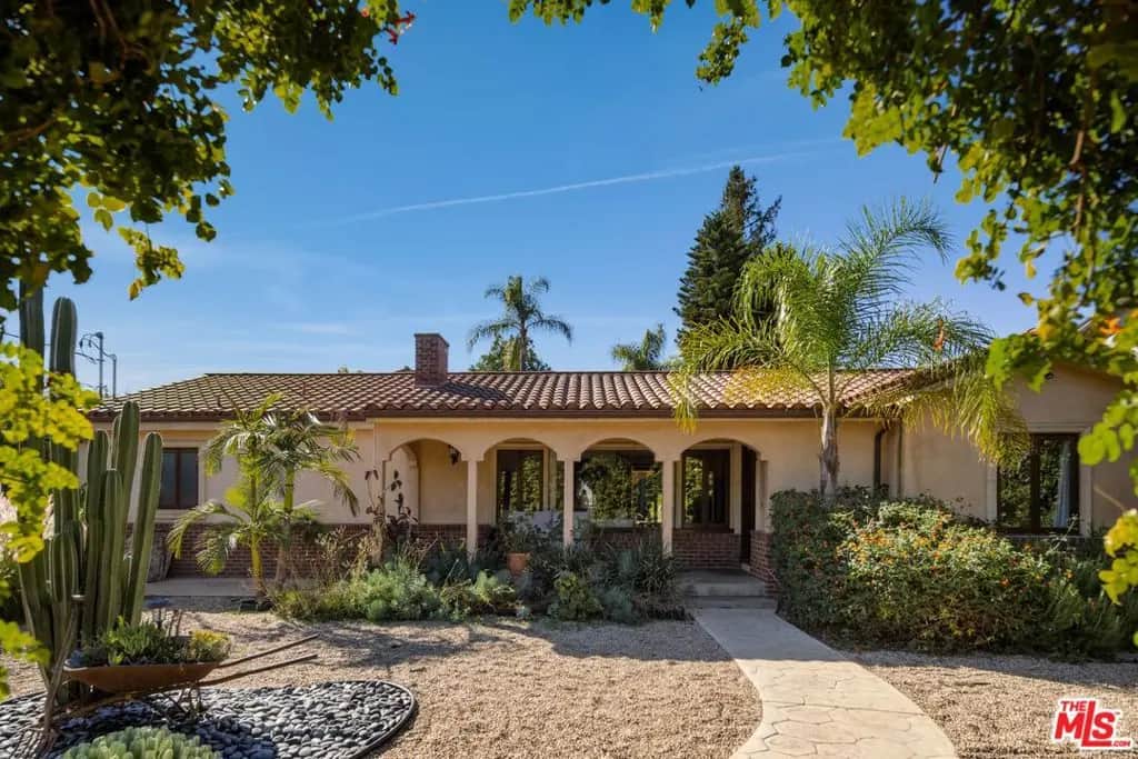 13800 Erwin Street, Van Nuys, CA — listing photo 1