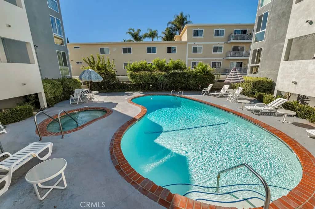 5454 Zelzah Avenue 204, Encino, CA — listing photo 1