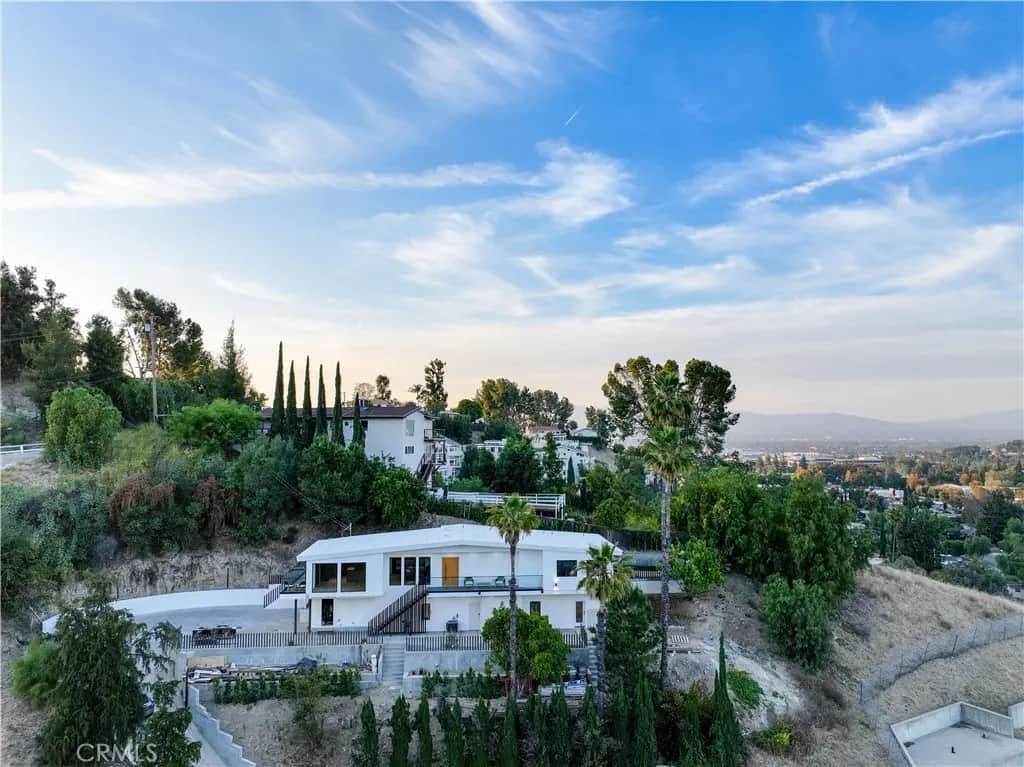 5137 Campo Rd, Woodland Hills, CA — listing photo 1