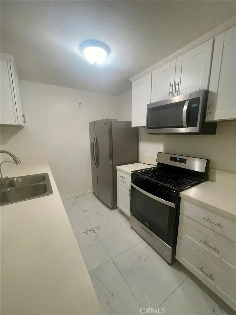 18620 Hatteras St, #102, Tarzana, CA — listing photo 1