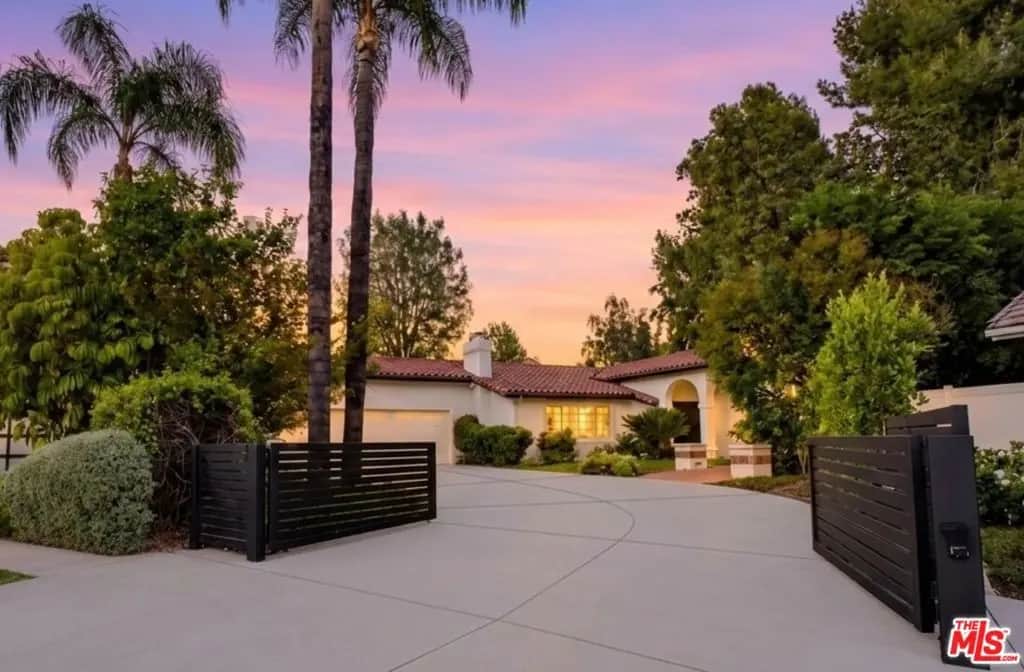 17615 Corinthian Drive, Encino, CA — listing photo 1
