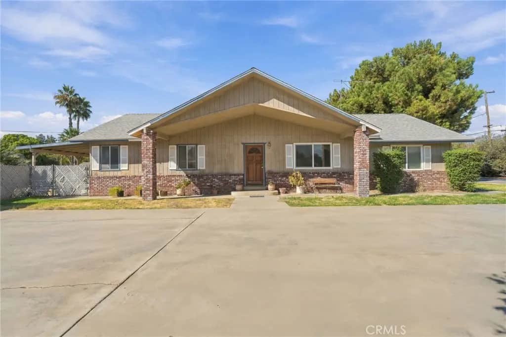 2143 W Linda Vista Avenue, Porterville, CA — listing photo 1