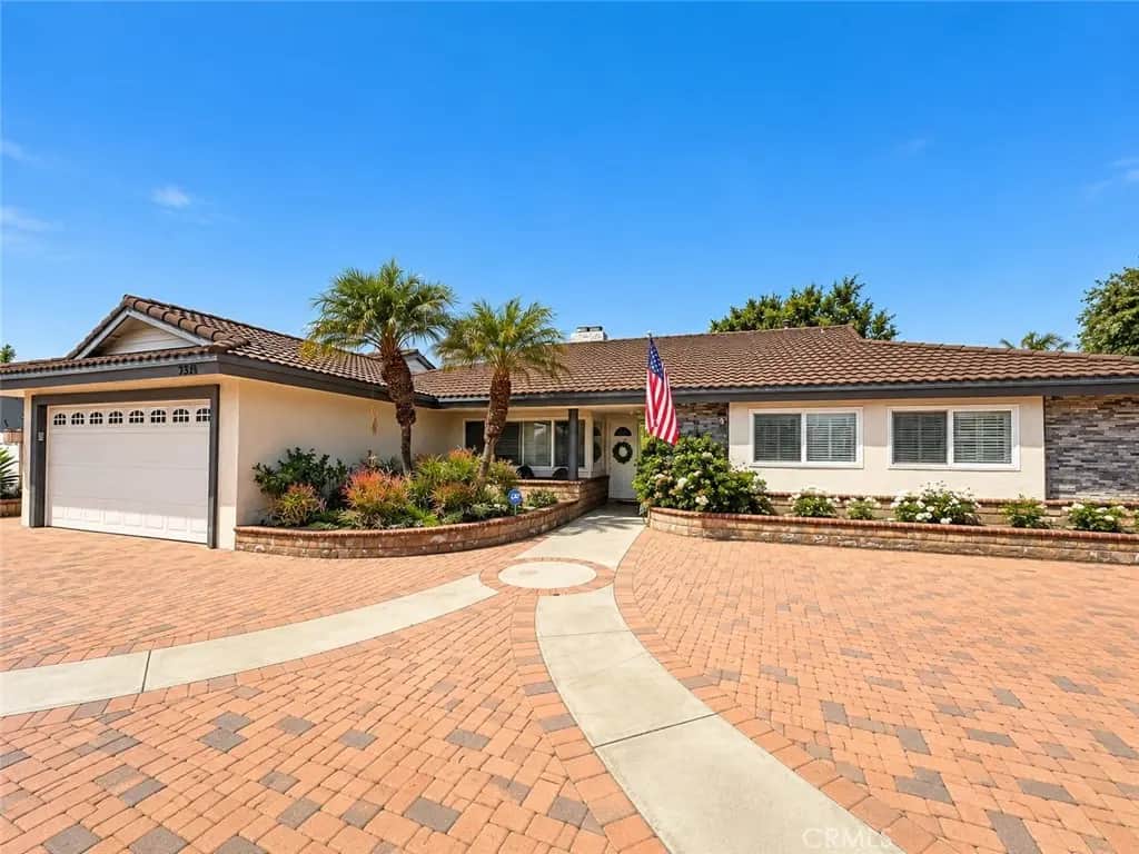 2335 Irvine Ave, Newport Beach, CA — listing photo 1