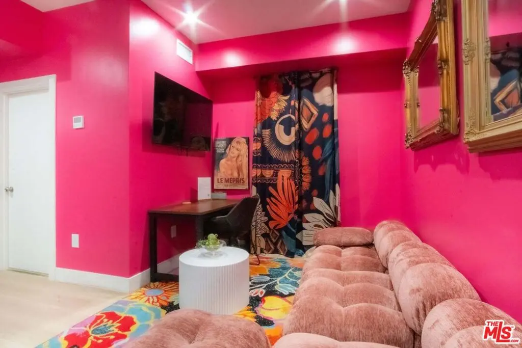 10953 Calvert 1/2, North Hollywood, CA — listing photo 1