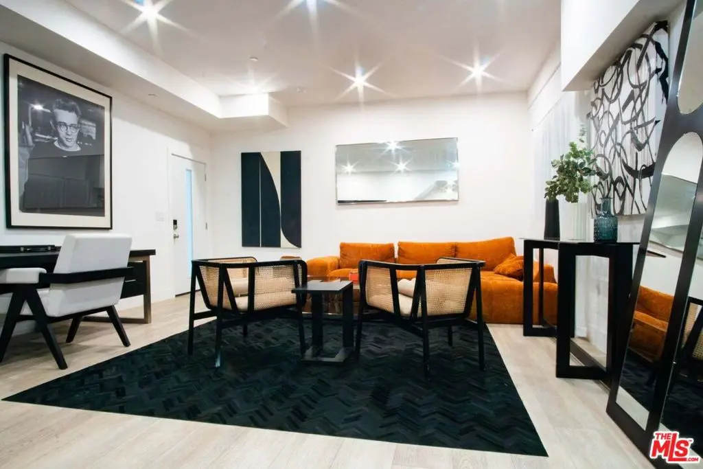 10965 Calvert 1/2, North Hollywood, CA — listing photo 1