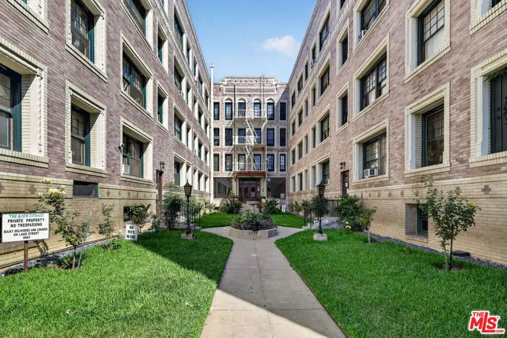 2121 James M Wood Boulevard 202, Los Angeles, CA — listing photo 1