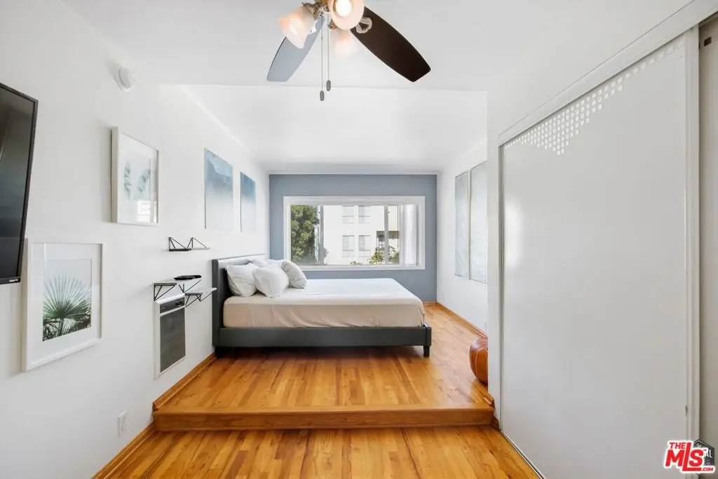 16 Clubhouse Avenue 8, Venice, CA — listing photo 1