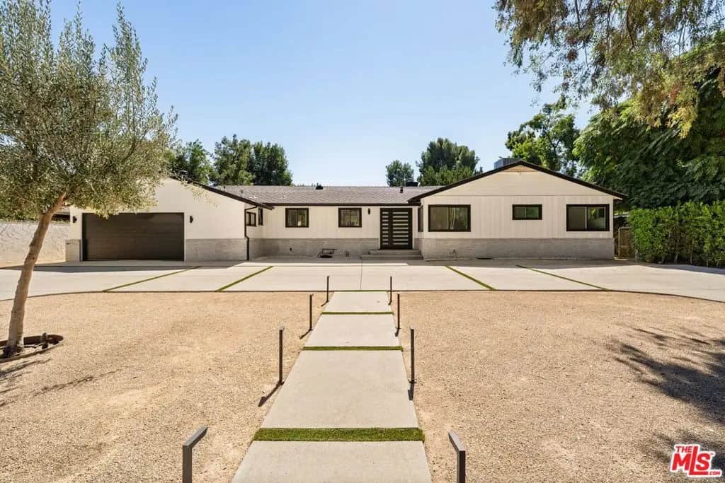 23060 Hatteras Street, Los Angeles, CA — listing photo 1