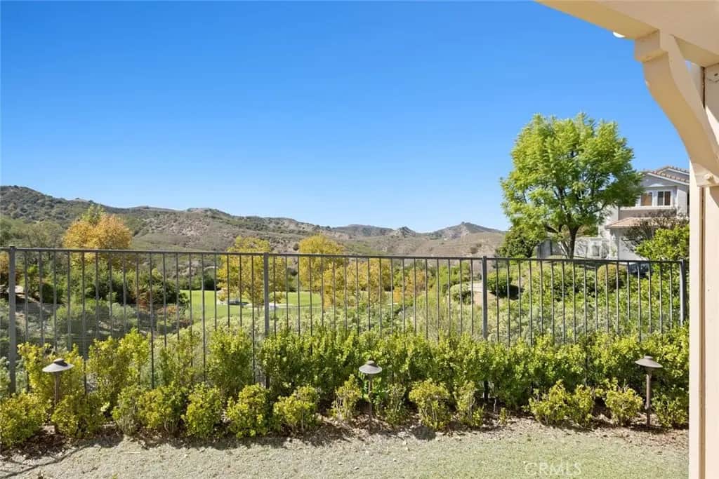 22420 Pinewood Court, Calabasas, CA — listing photo 1