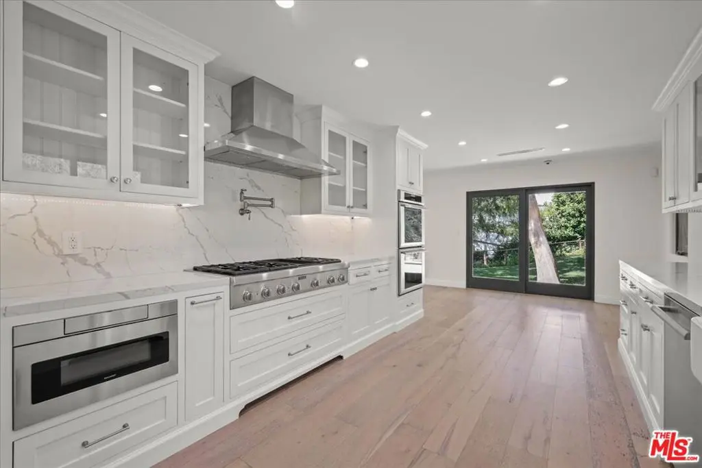 11515 Thurston Circle, Los Angeles, CA — listing photo 1