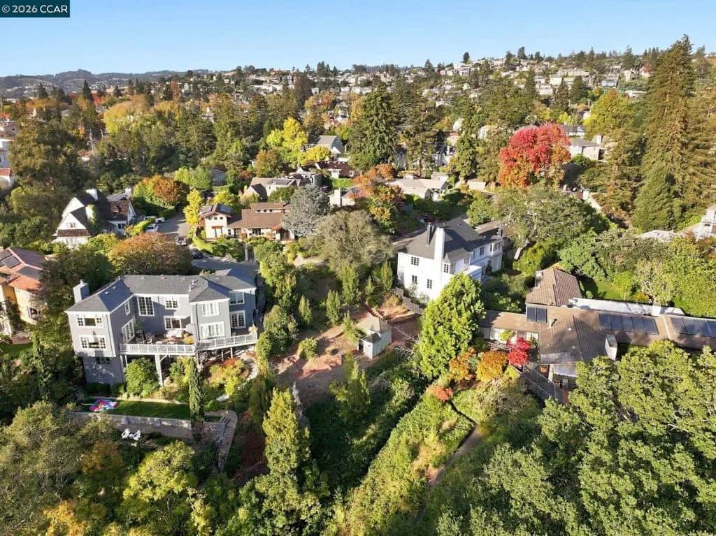 Hazel Ln, Piedmont, CA — listing photo 1