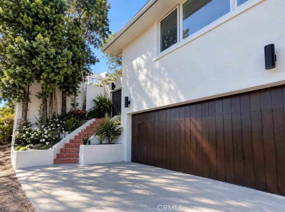 9275 Flicker Way, Los Angeles, CA — listing photo 1