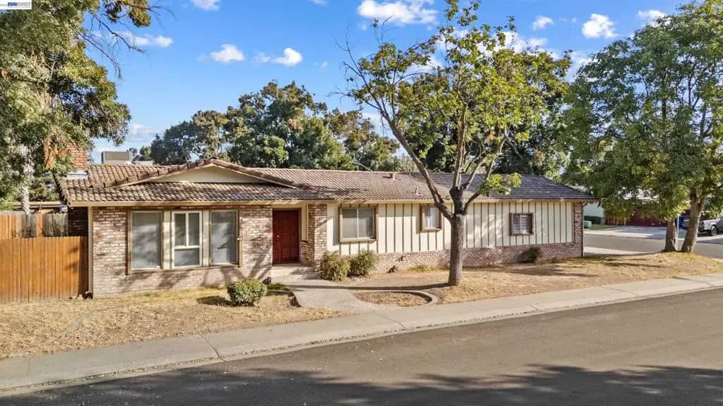 2709 Albion Way, Modesto, CA — listing photo 1
