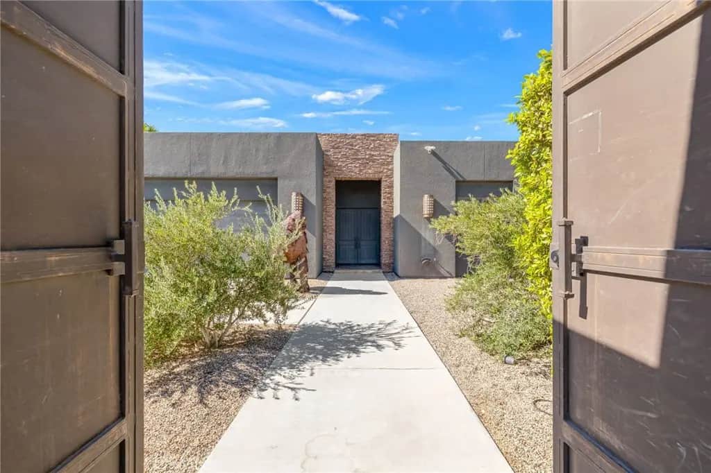 2600 E Vincentia, Palm Springs, CA — listing photo 1