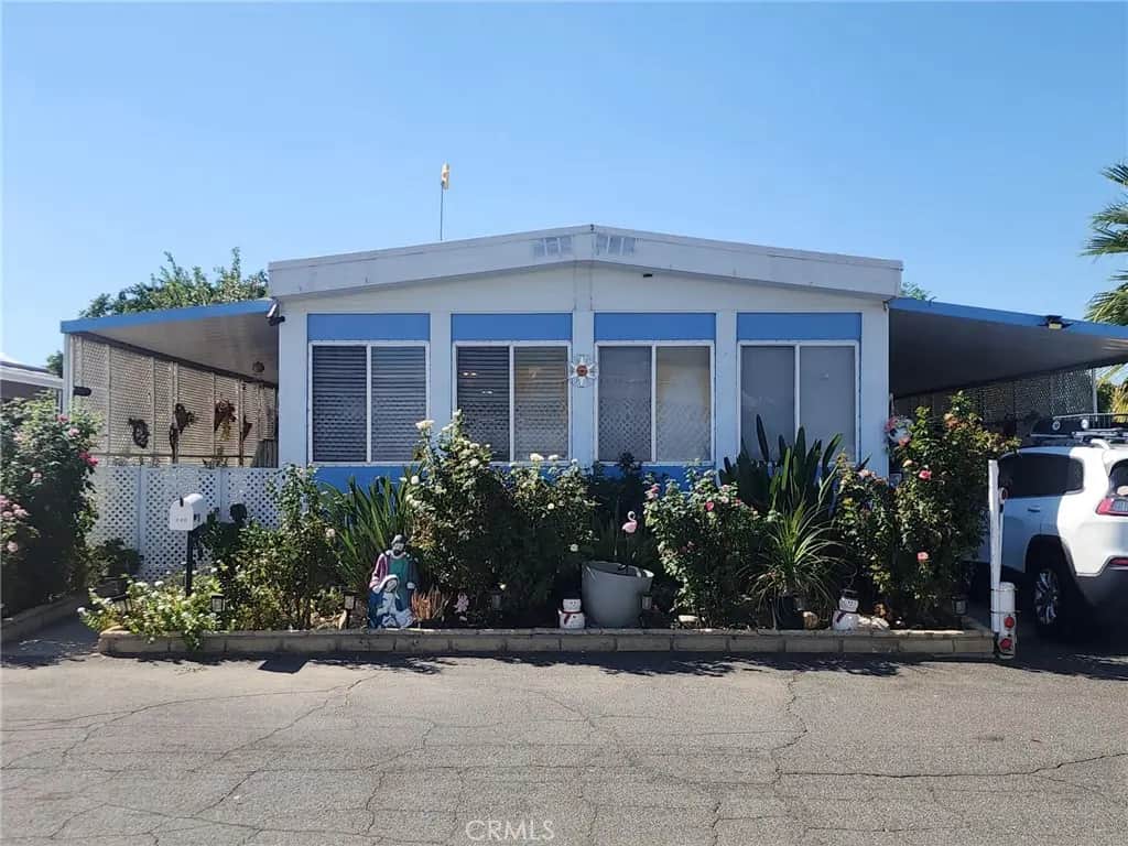 881 N Lake Street 220, Hemet, CA — listing photo 1