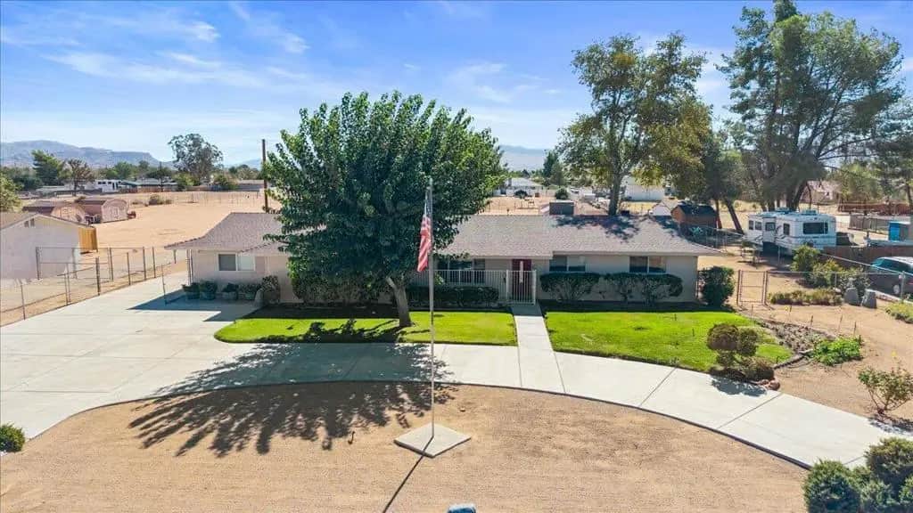 14151 Hopi Road, Apple Valley, CA — listing photo 1
