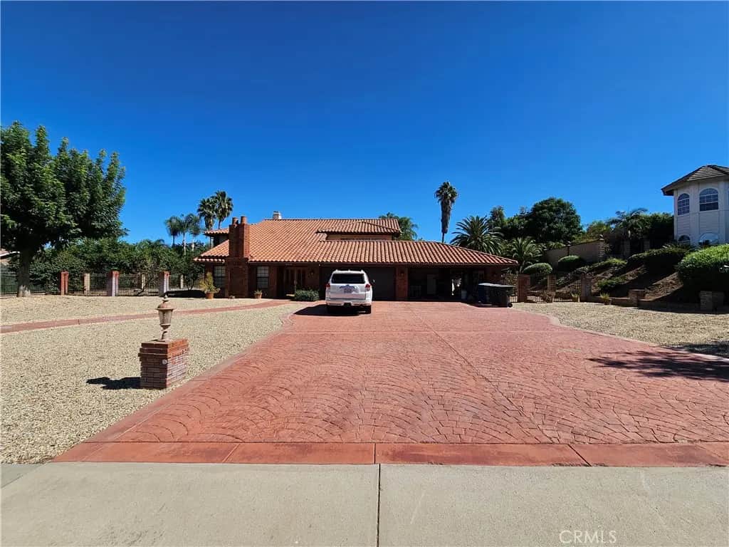 2073 Gainsborough, Riverside, CA — listing photo 1