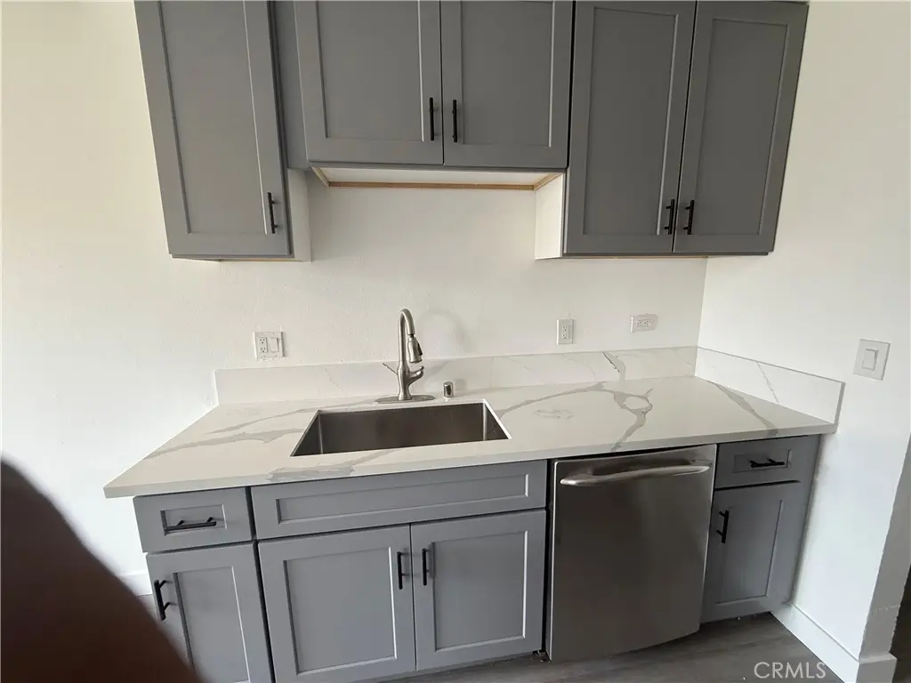700 West La Veta Avenue E4, Orange, CA — listing photo 1