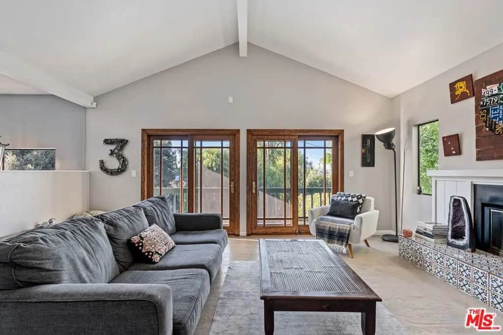 23620 Clover Trail, Calabasas, CA — listing photo 1