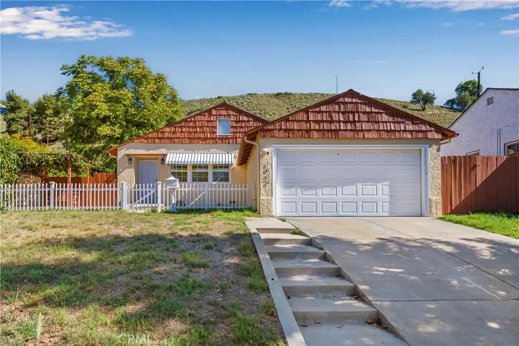 1924 Hilton, Burbank, CA — listing photo 1