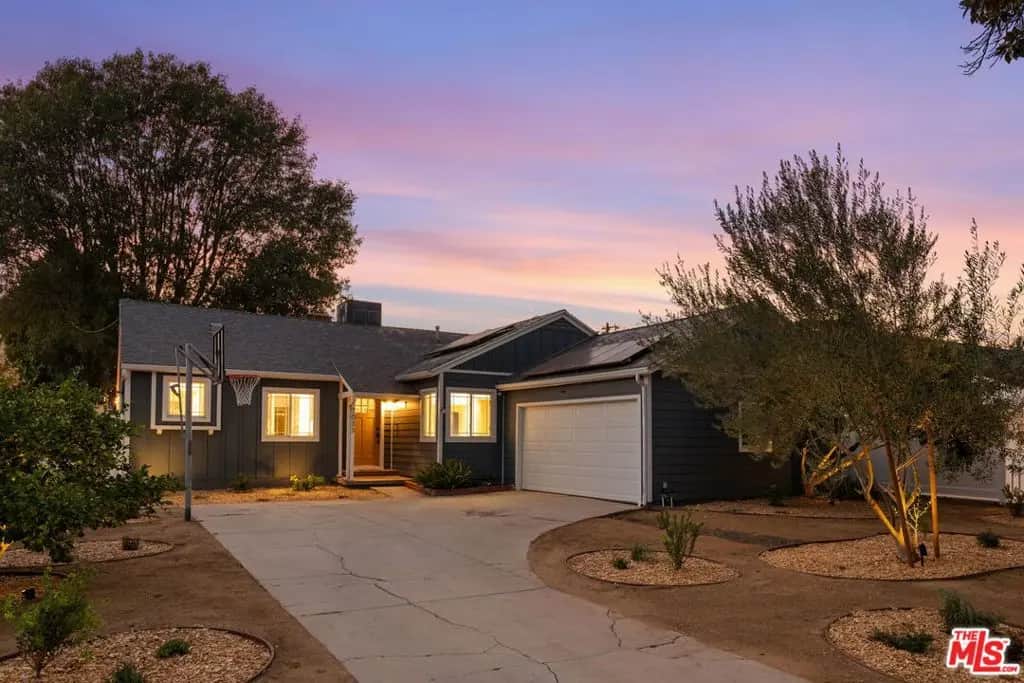 7033 Quartz Avenue, Winnetka, CA — listing photo 1