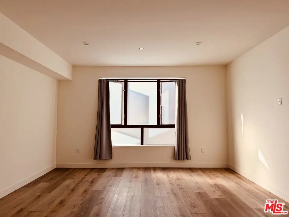 919 Harvard Boulevard 202, Los Angeles, CA — listing photo 1