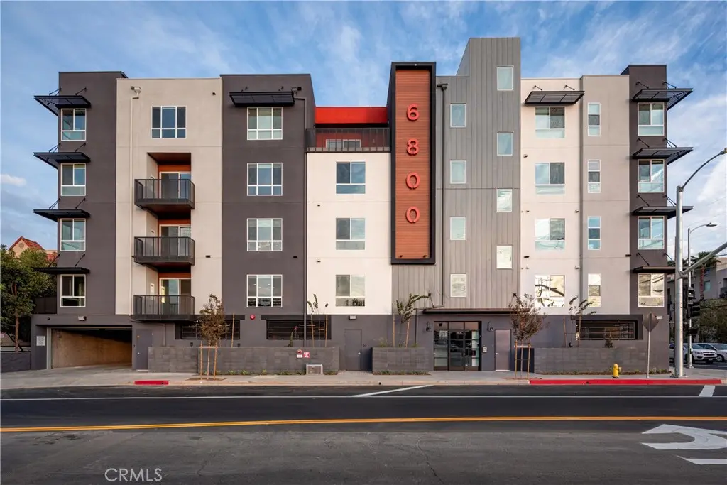6800 Variel Avenue 2B3, Canoga Park, CA — listing photo 1