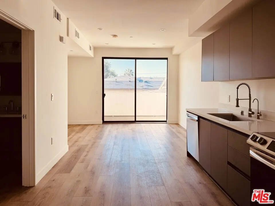 919 Harvard Boulevard 301, Los Angeles, CA — listing photo 1