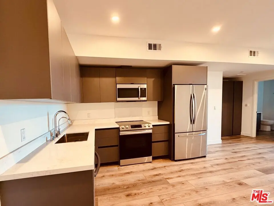 919 Harvard Boulevard 504, Los Angeles, CA — listing photo 1