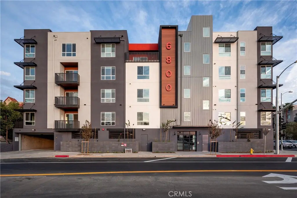 6800 Variel Avenue 2B2, Canoga Park, CA — listing photo 1