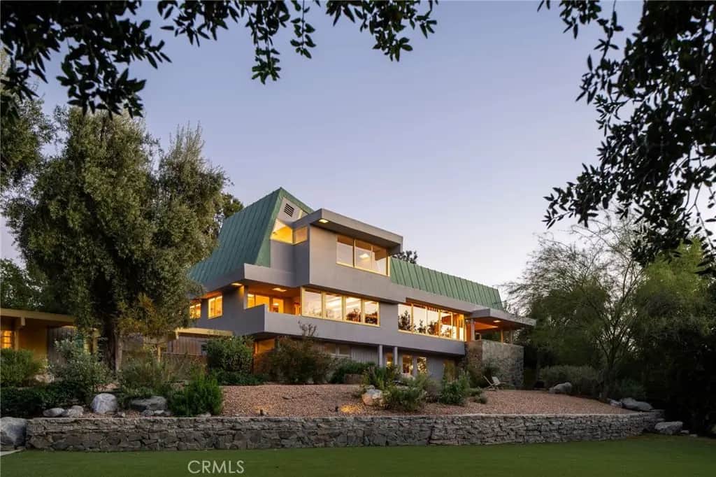 19950 Collier Street, Woodland Hills, CA — listing photo 1