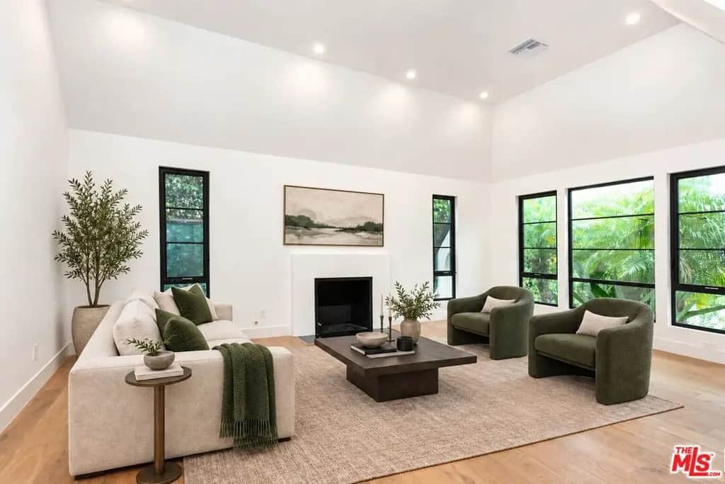 132 N Kilkea Drive, Los Angeles, CA — listing photo 1