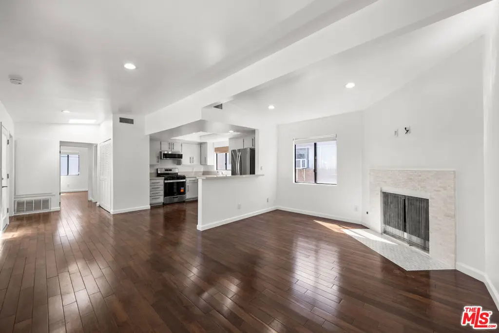 3010 COLORADO Avenue 4, Santa Monica, CA — listing photo 1