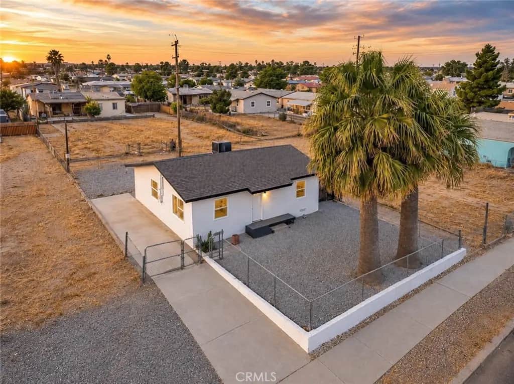 120 W Williams Street, Barstow, CA — listing photo 1