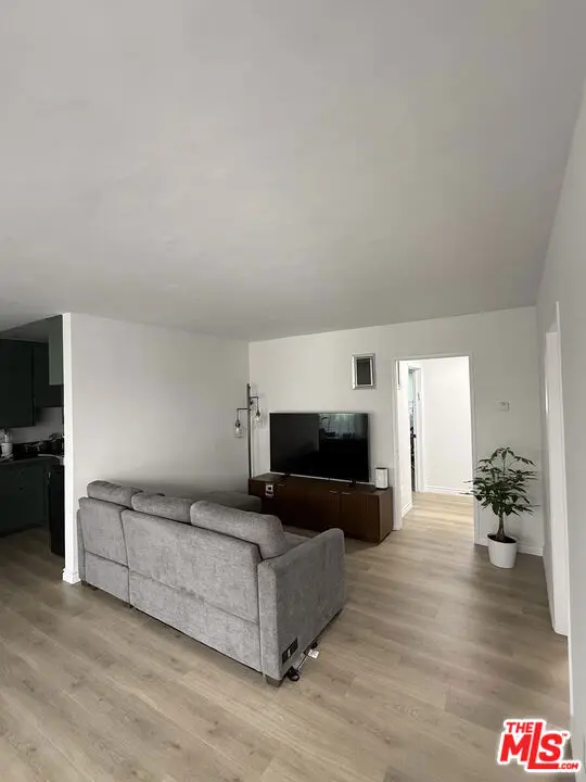 14930 Magnolia Boulevard 3, Sherman Oaks, CA — listing photo 1
