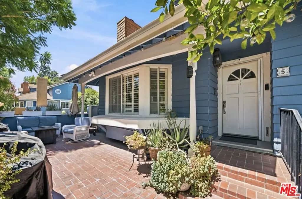 18721 Hatteras Street 5, Tarzana, CA — listing photo 1