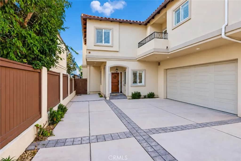 2005 Dufour B, Redondo Beach, CA — listing photo 1