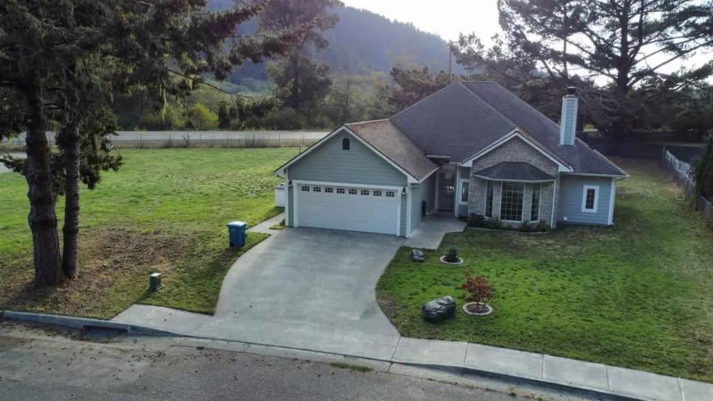 131 Salmon Avenue, Klamath, CA — listing photo 1