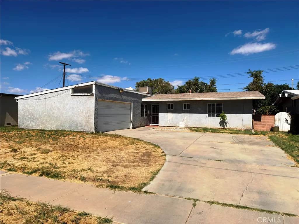 1121 Valiant, Lancaster, CA — listing photo 1