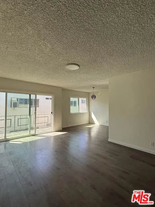14930 Magnolia Boulevard 6, Sherman Oaks, CA — listing photo 1