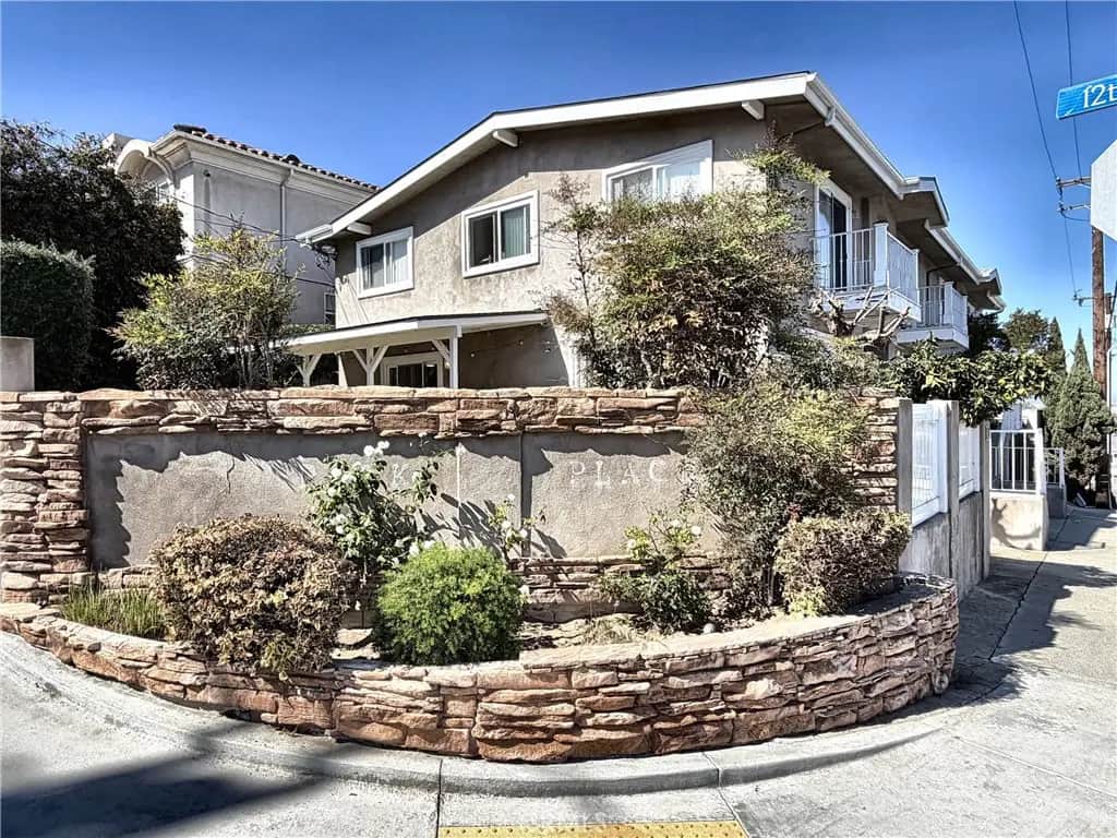 1467 12th Street, Manhattan Beach, CA — listing photo 1