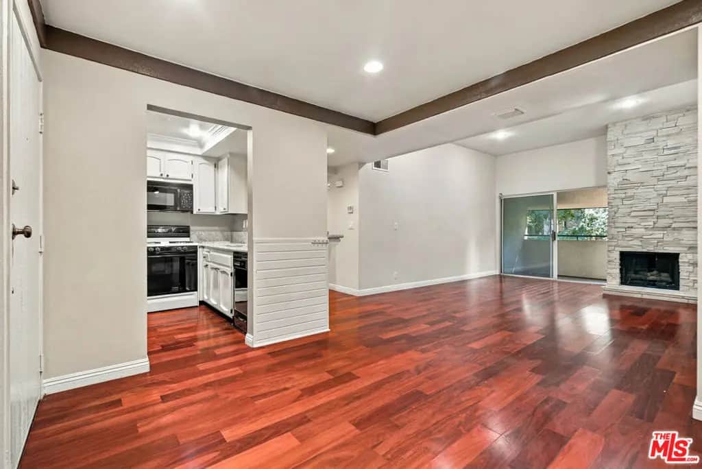 7800 Topanga Canyon Boulevard 322, Canoga Park, CA — listing photo 1