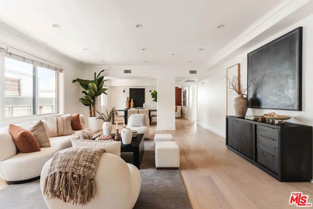 11749 Goshen Avenue 402, Los Angeles, CA — listing photo 1