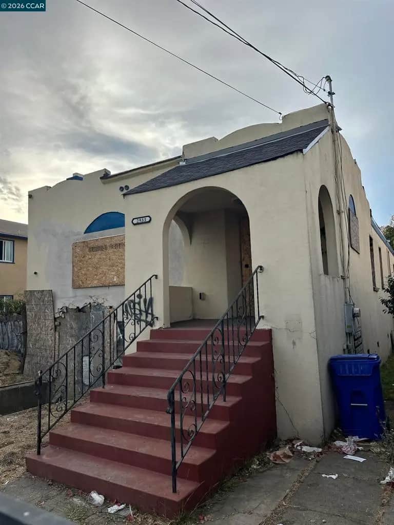 2933 35Th Ave, Oakland, CA — listing photo 1