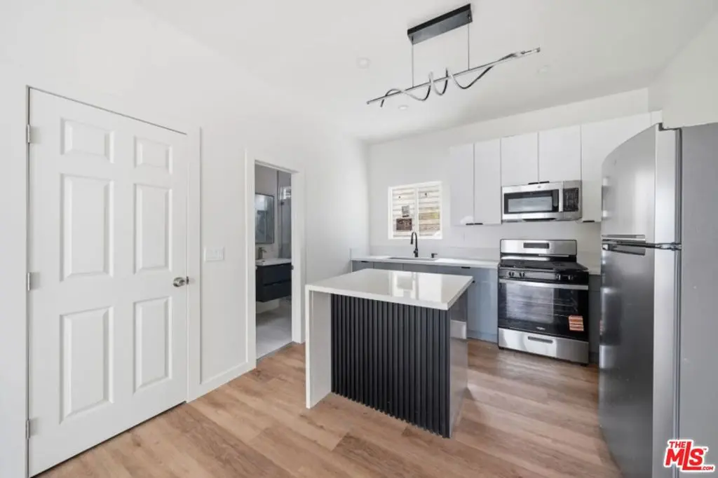 3026 W 12th Street 1/2, Los Angeles, CA — listing photo 1