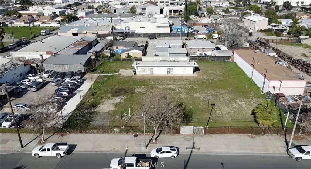 1137 E Mission Boulevard, Pomona, CA — listing photo 1