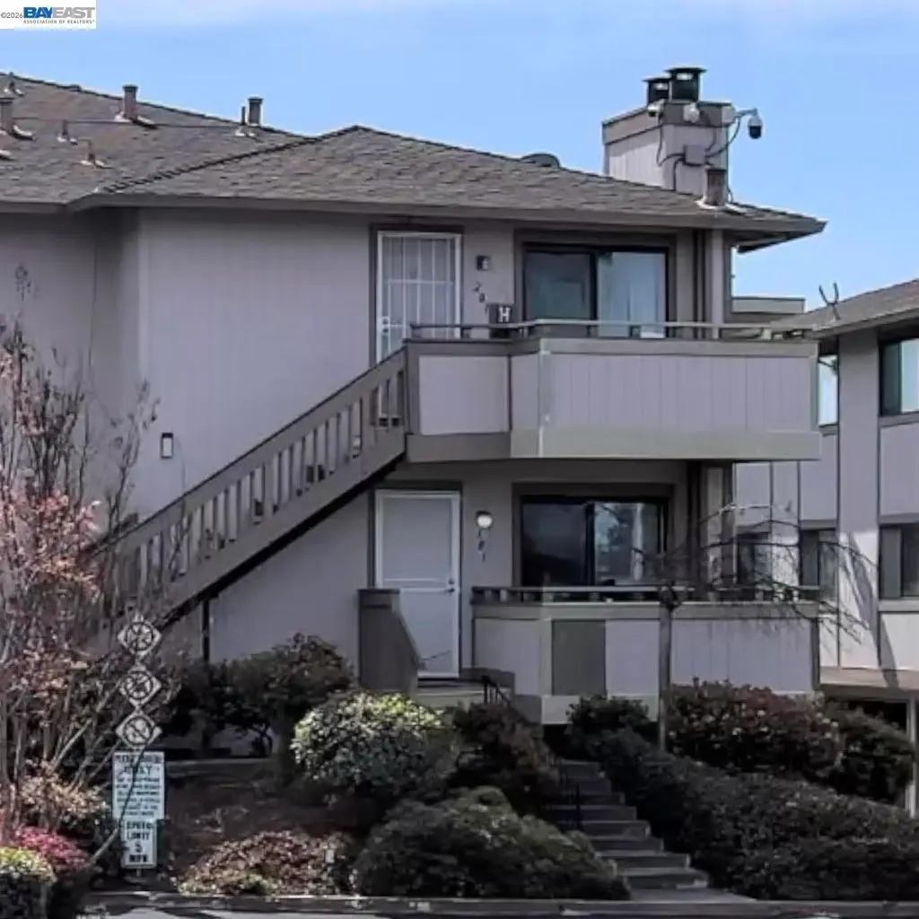 24982 Copa Del Oro Dr 201, Hayward, CA — listing photo 1