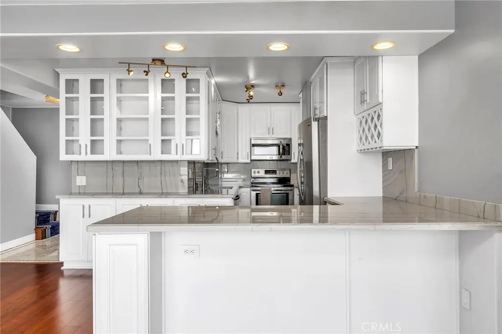 531 Esplanade 511, Redondo Beach, CA — listing photo 1