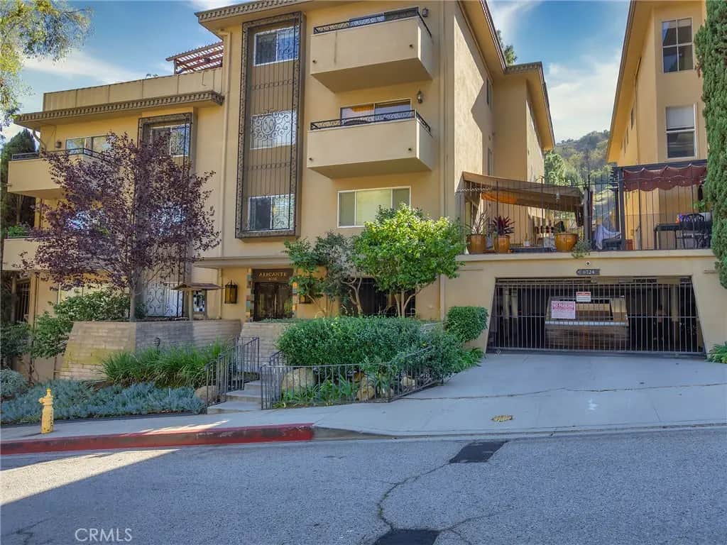 6724 Hillpark Drive 302, Los Angeles, CA — listing photo 1