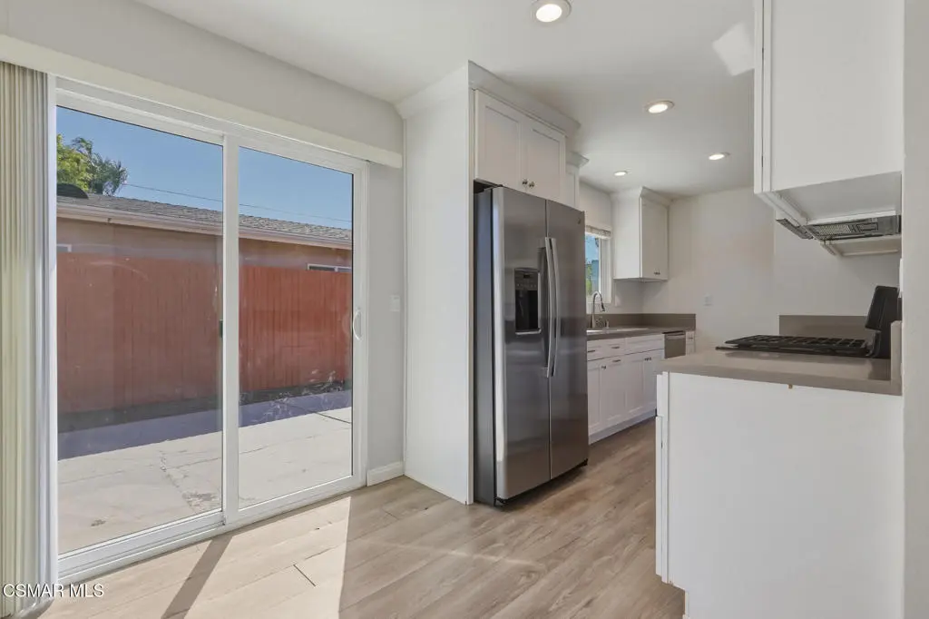 880 E Avenida De Las Flores, Thousand Oaks, CA — listing photo 1